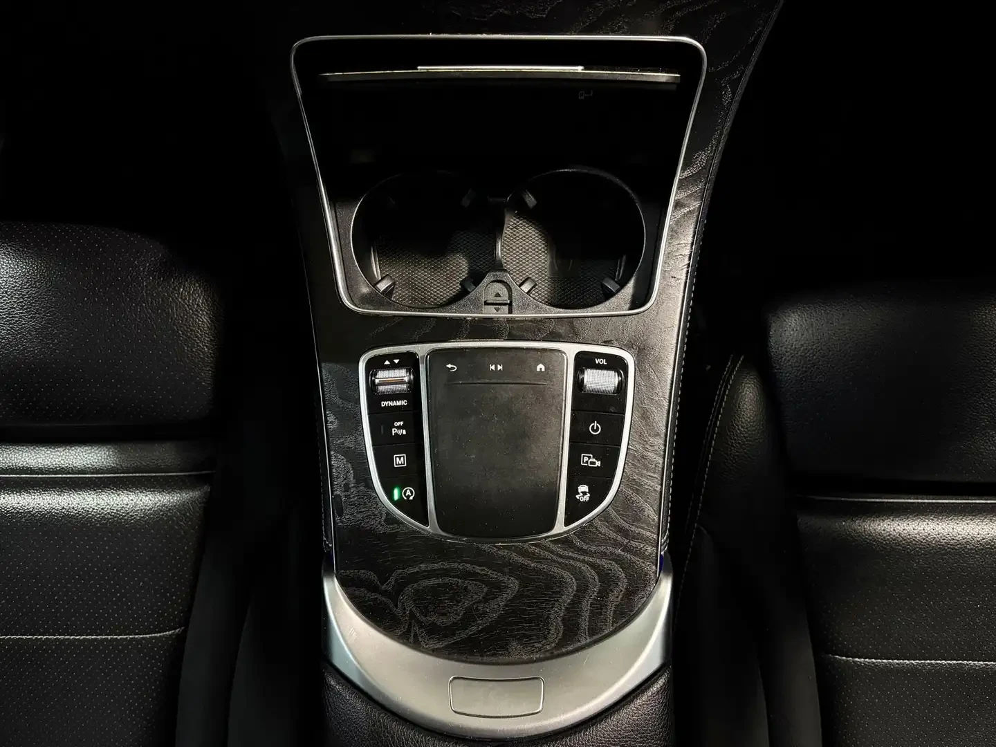 Mercedes-Benz GLC 300 AMG* Burmester* Distr* Digital Cockpit* Панорама, снимка 11 - Автомобили и джипове - 55198977