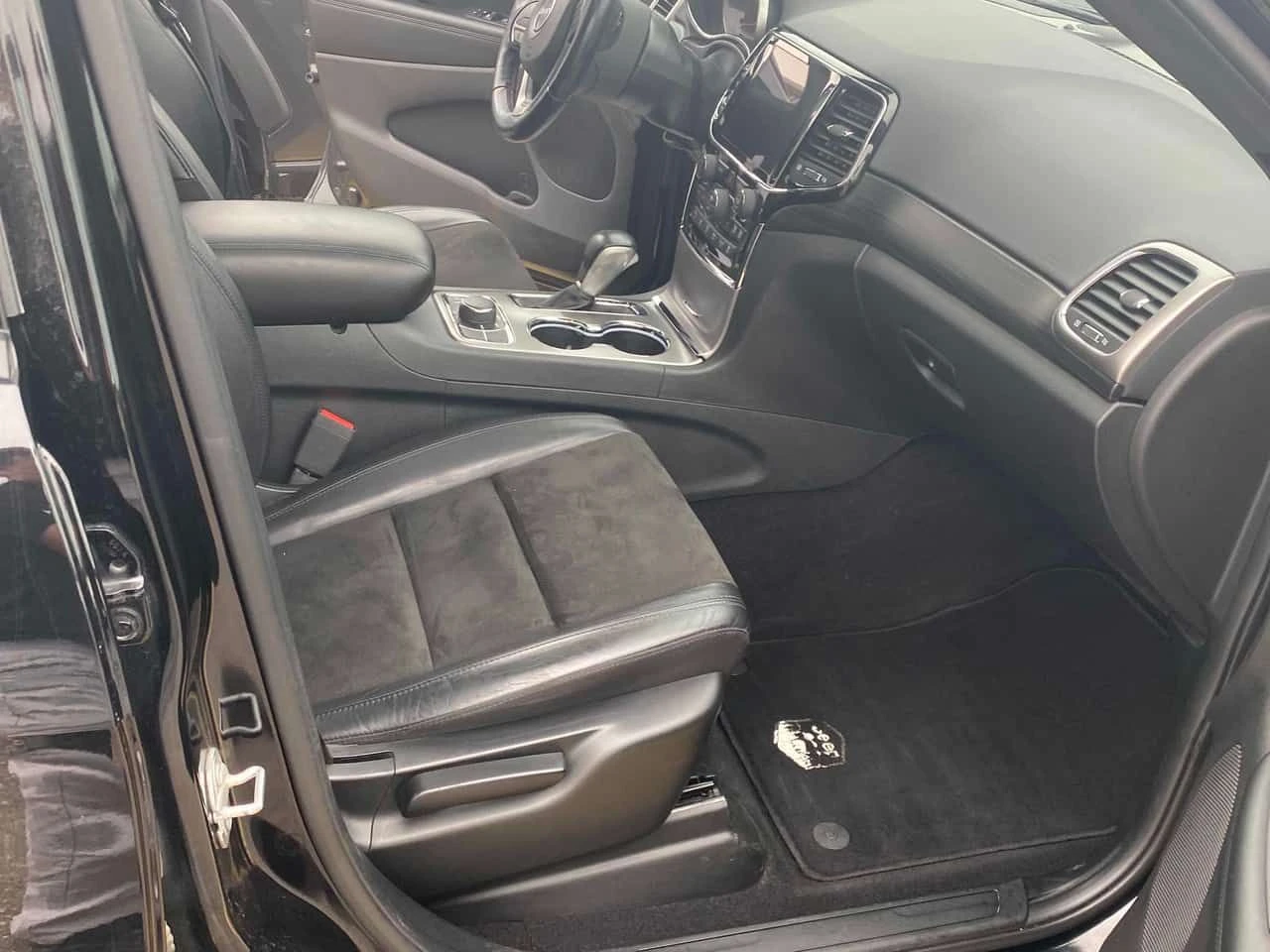 Jeep Grand cherokee * Altitude * АВТОКРЕДИТ БЕЗ ПЪРВОНАЧАЛНА ВНОСКА* , снимка 15 - Автомобили и джипове - 55342806