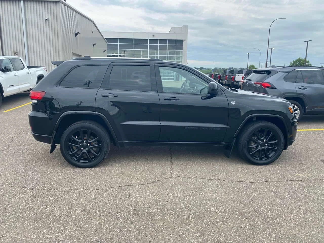 Jeep Grand cherokee * Altitude * АВТОКРЕДИТ БЕЗ ПЪРВОНАЧАЛНА ВНОСКА* , снимка 3 - Автомобили и джипове - 55342806