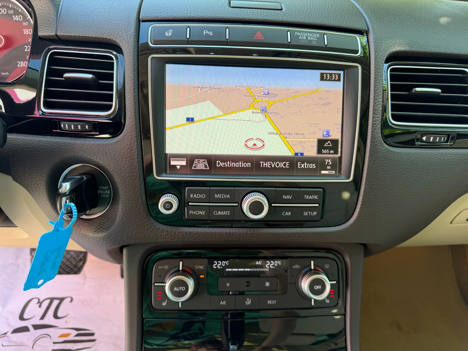 VW Touareg 3.0 TDI FACELIFT КОЖА ПАНОРАМА ПАМЕТ 157 000км! , снимка 11 - Автомобили и джипове - 55695140