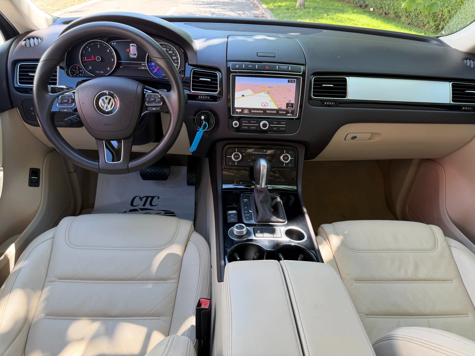 VW Touareg 3.0 TDI FACELIFT КОЖА ПАНОРАМА ПАМЕТ 157 000км! , снимка 10 - Автомобили и джипове - 55695140