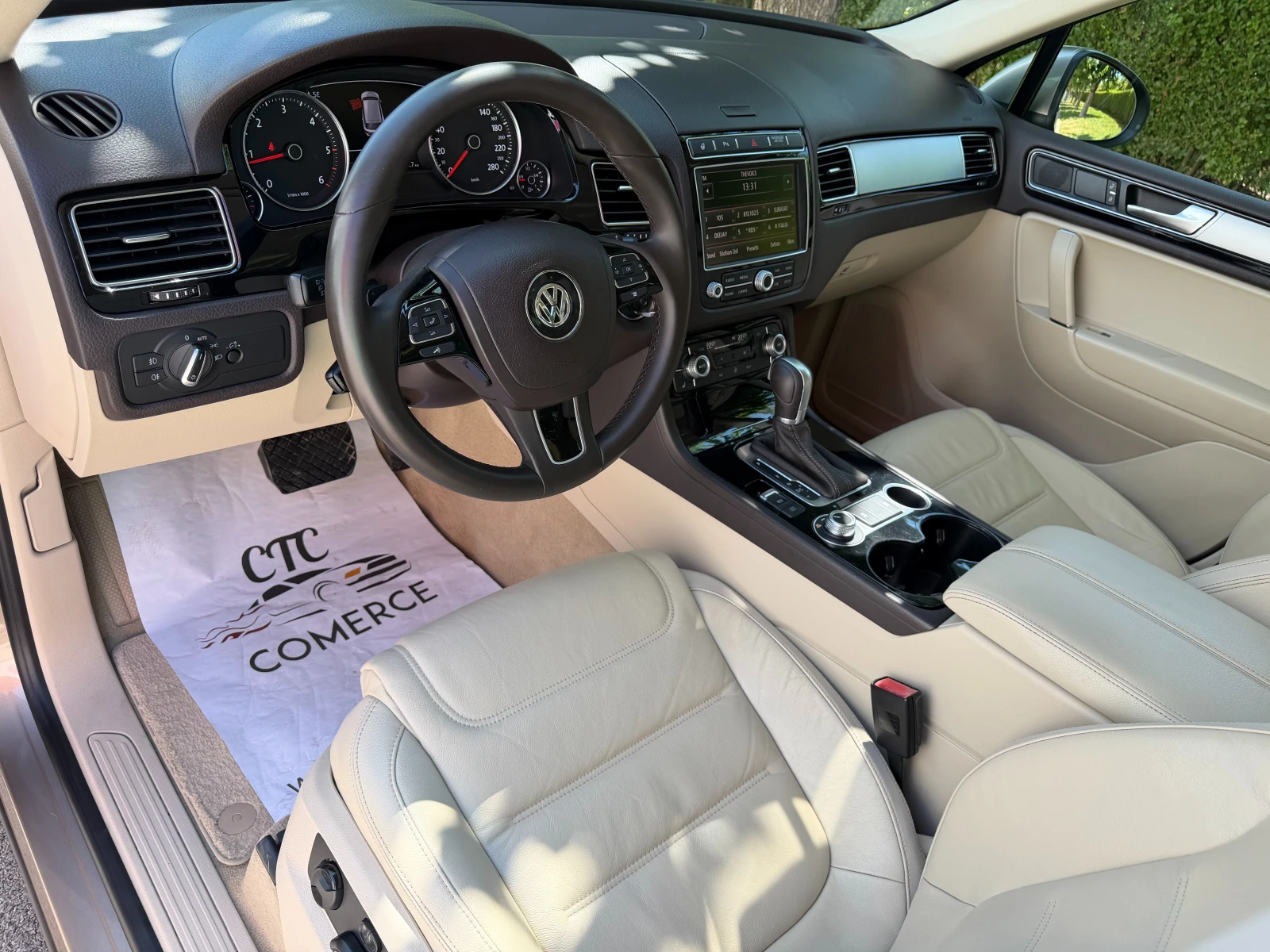 VW Touareg 3.0 TDI FACELIFT КОЖА ПАНОРАМА ПАМЕТ 157 000км! , снимка 8 - Автомобили и джипове - 55695140