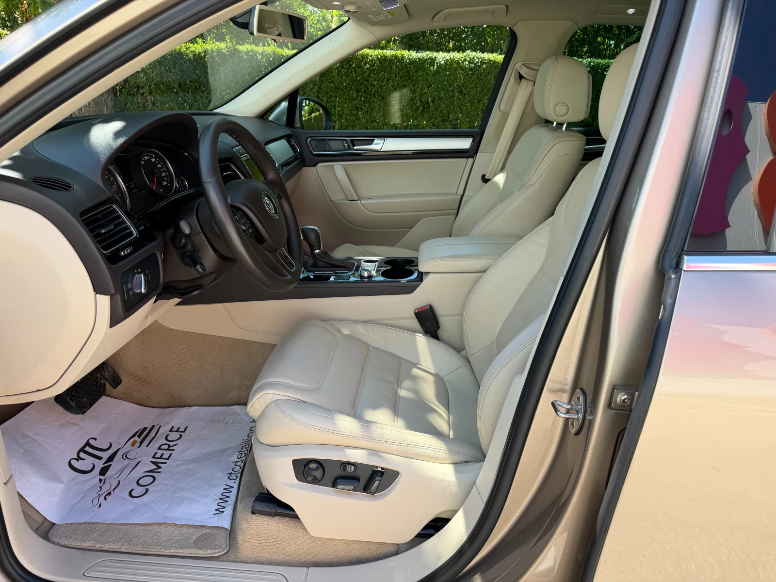 VW Touareg 3.0 TDI FACELIFT КОЖА ПАНОРАМА ПАМЕТ 157 000км! , снимка 7 - Автомобили и джипове - 55695140