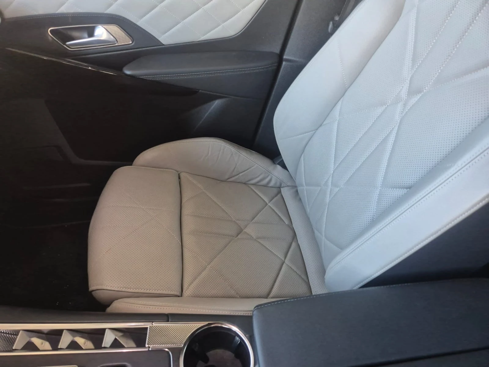 DS DS 7 Crossback 1.6 Tenese 4x4 300кс., снимка 14 - Автомобили и джипове - 56299429