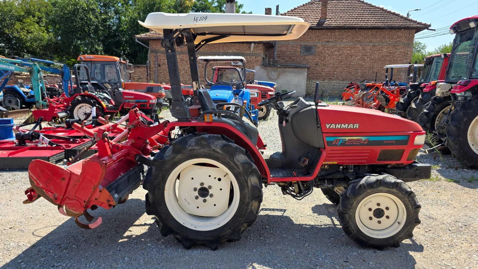 Трактор Yanmar AF224 с фреза, 4x4, 24 к.с., АграБГ Джолев , снимка 5 - Селскостопанска техника - 5227327