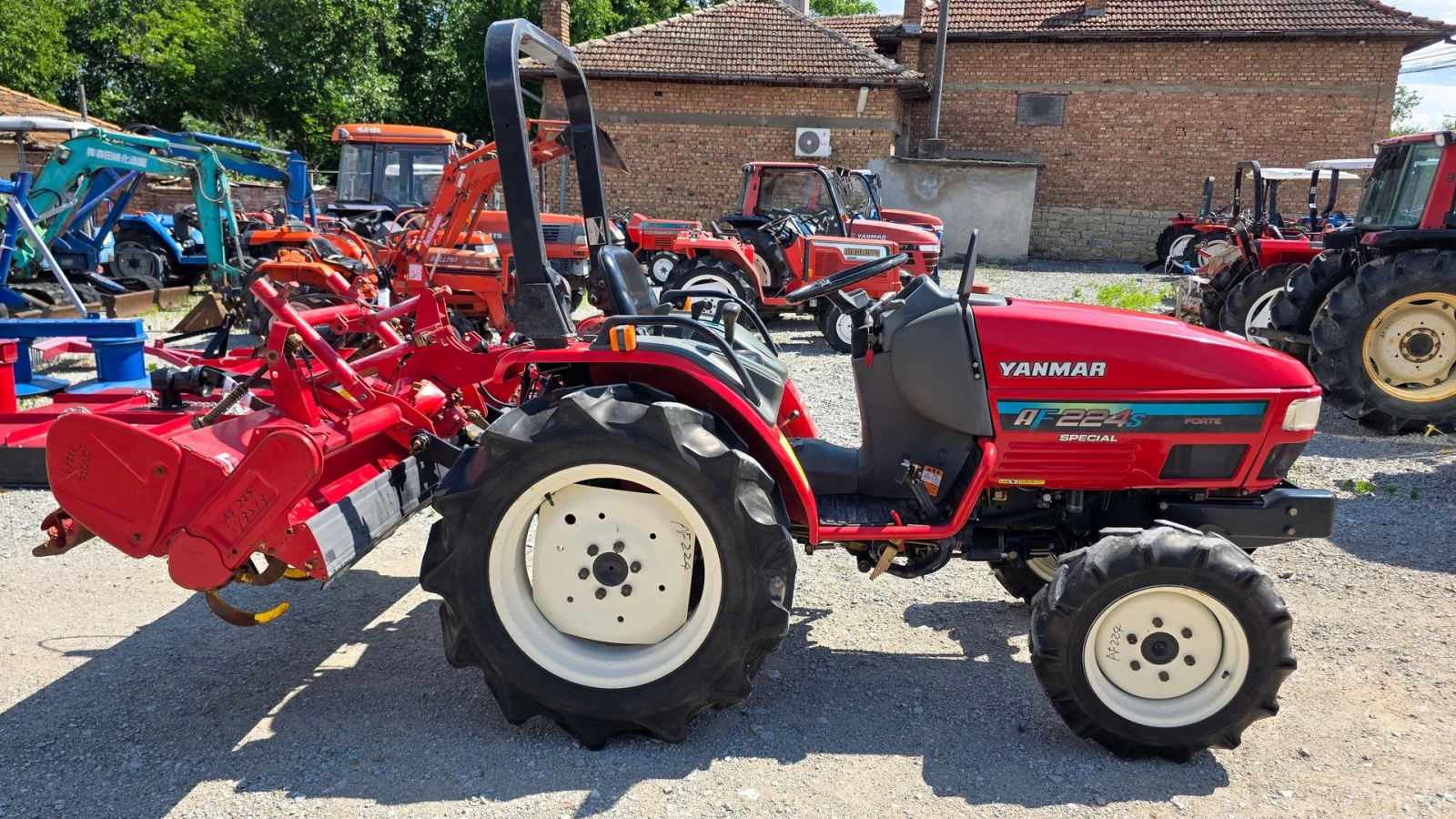 Трактор Yanmar AF224S с фреза, 4x4, 24 к.с., АграБГ Джолев , снимка 6 - Селскостопанска техника - 5227327