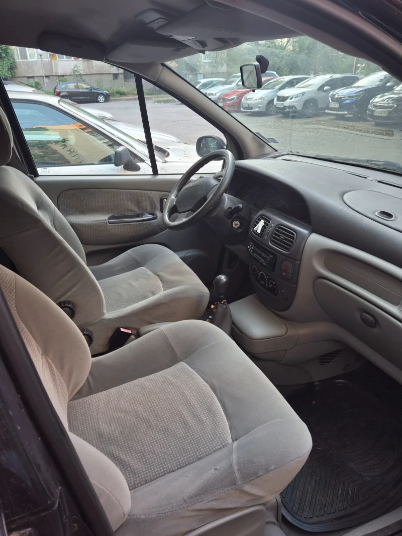 Renault Scenic, снимка 6 - Автомобили и джипове - 47220783