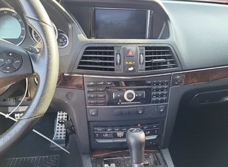 Mercedes-Benz E 350 * HARMON-KARDON* ПОДГРЕВ* ЩОРА* ШИБЕДАХ* ЕЛ СЕДАЛК, снимка 8 - Автомобили и джипове - 49064197