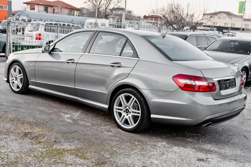 Mercedes-Benz E 220 Amg pack , снимка 6 - Автомобили и джипове - 49229559