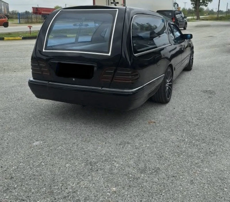 Mercedes-Benz E 320, снимка 3 - Автомобили и джипове - 52850735