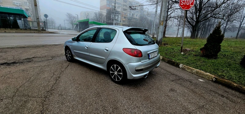 Peugeot 206 1.4HDI Обслужен!! , снимка 5 - Автомобили и джипове - 53452971