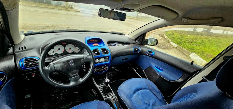 Peugeot 206 1.4HDI Обслужен!! , снимка 7 - Автомобили и джипове - 53452971