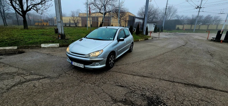Peugeot 206 1.4HDI Обслужен!! , снимка 2 - Автомобили и джипове - 53452971