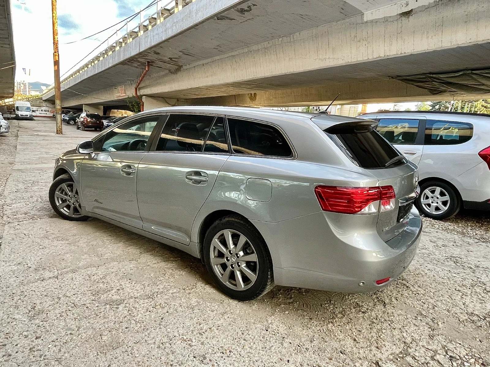 Toyota Avensis 2.0 Д4Д ПАНОРАМА НАВИ КАМЕРА КОЖА-ПАМЕТ ЕЛ СЕД.И В - изображение 4