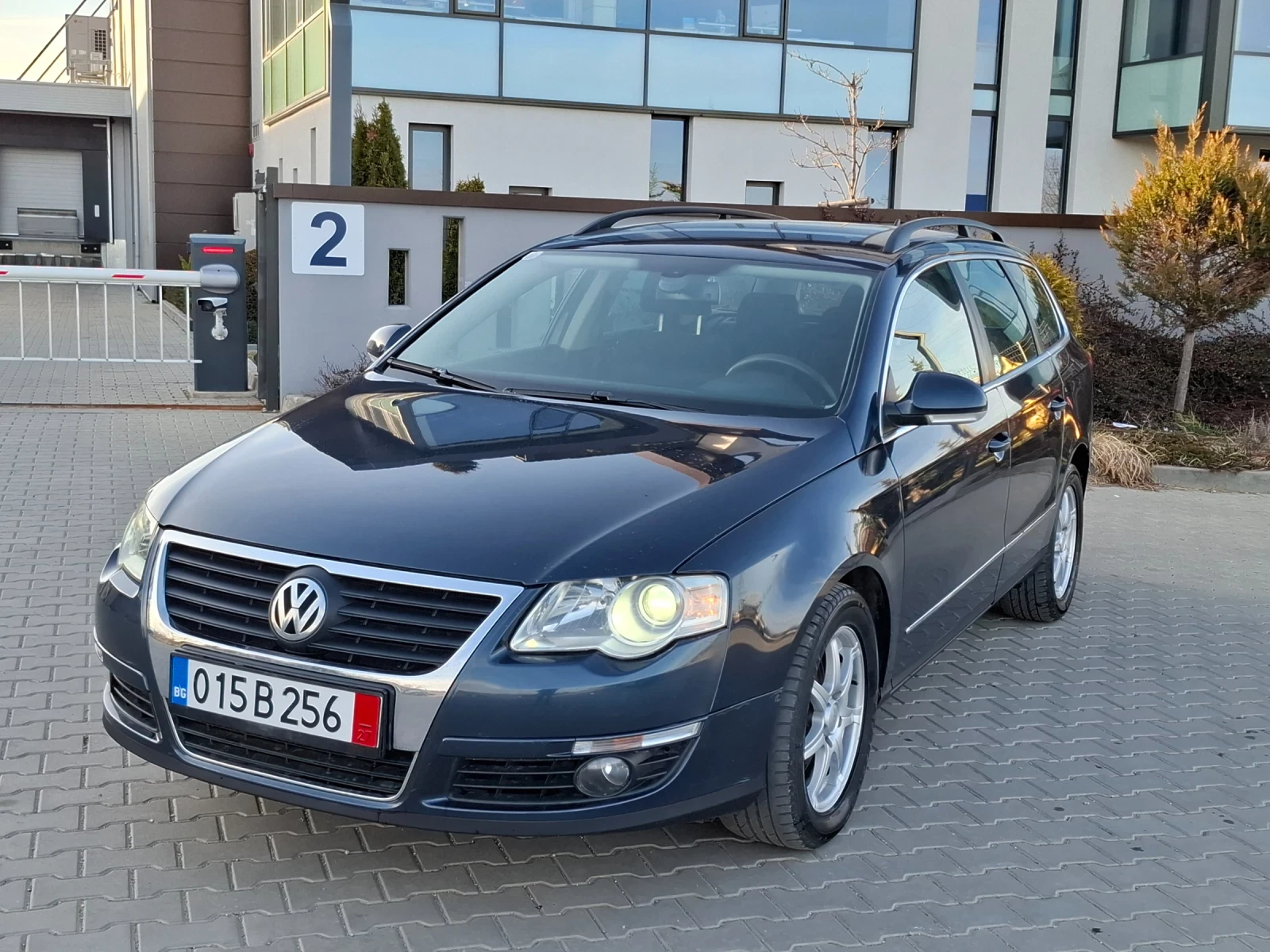 VW Passat 2.0TDI* (140кс)* XENON* НОВ ВНОС* , снимка 2 - Автомобили и джипове - 53772925