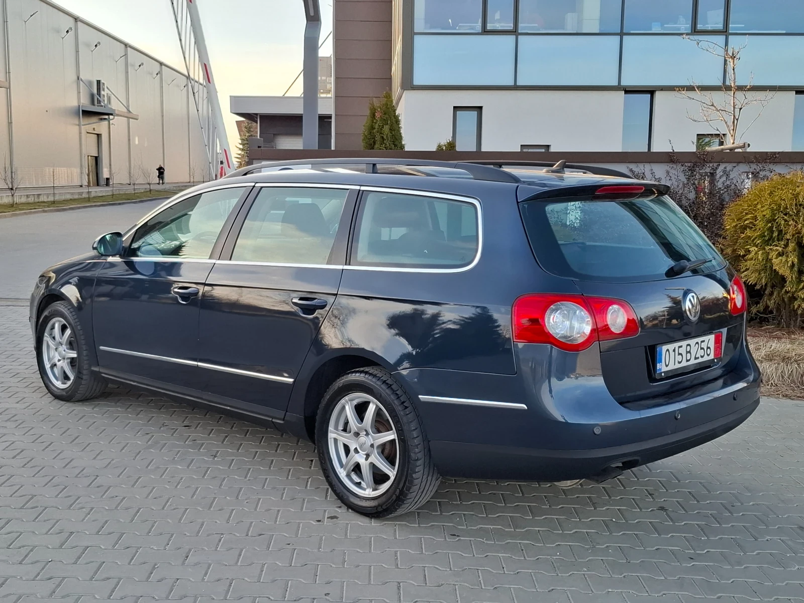 VW Passat 2.0TDI* (140кс)* XENON* НОВ ВНОС* , снимка 13 - Автомобили и джипове - 53772925