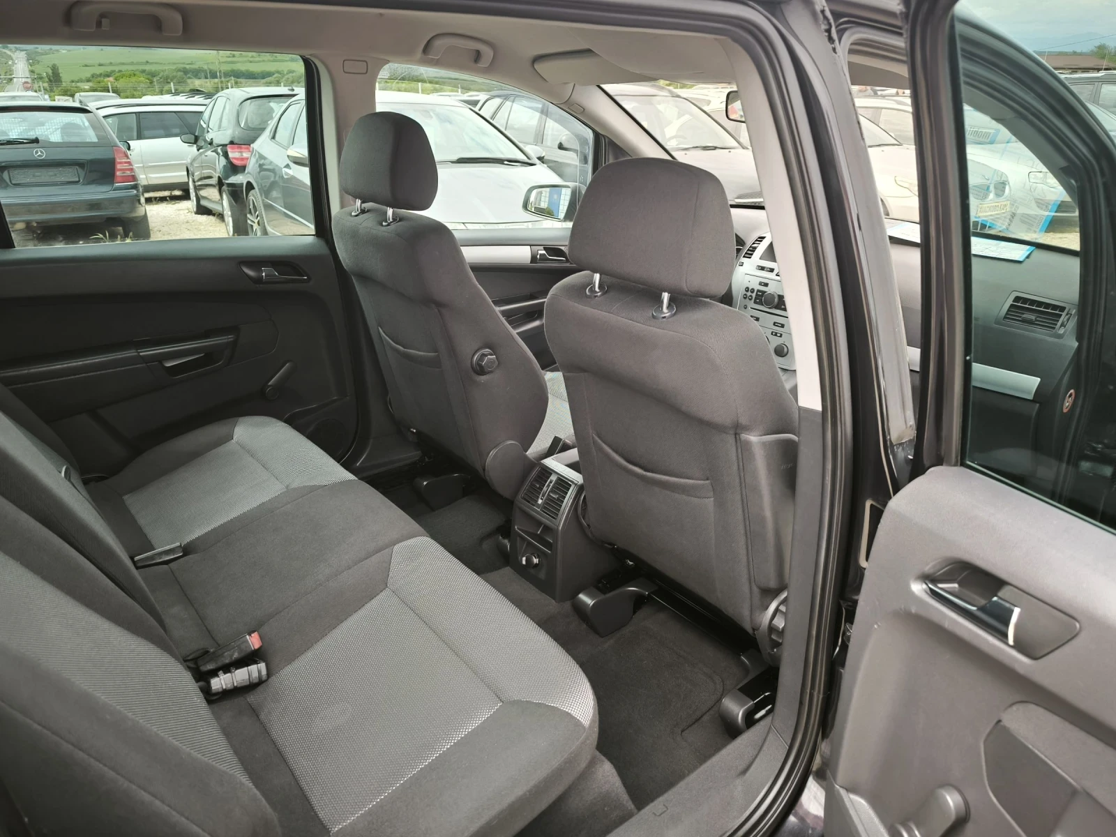 Opel Zafira 1.8i, снимка 10 - Автомобили и джипове - 54605681