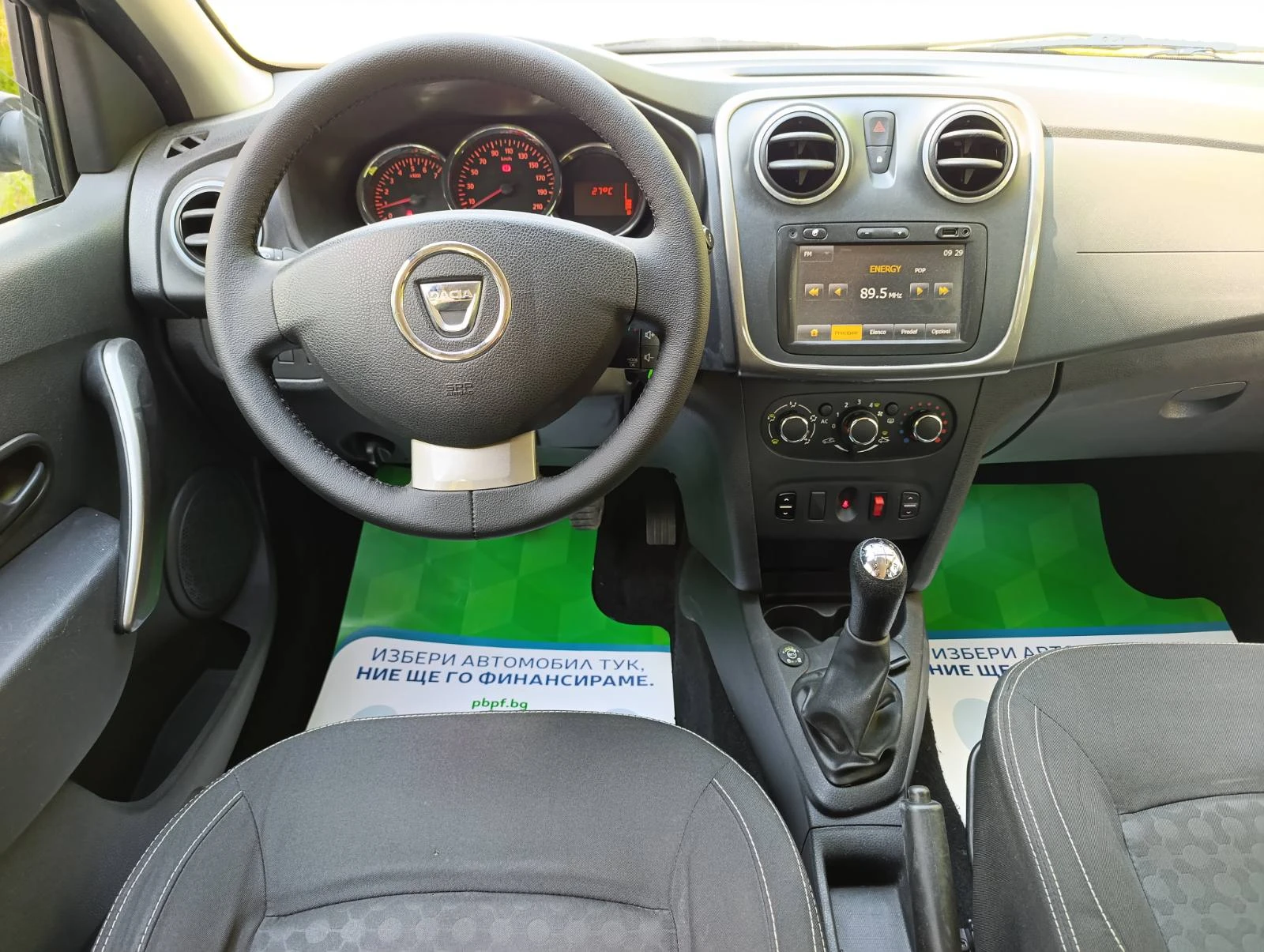 Dacia Sandero 2013г. Газ/бензин, навигация, снимка 10 - Автомобили и джипове - 54628499