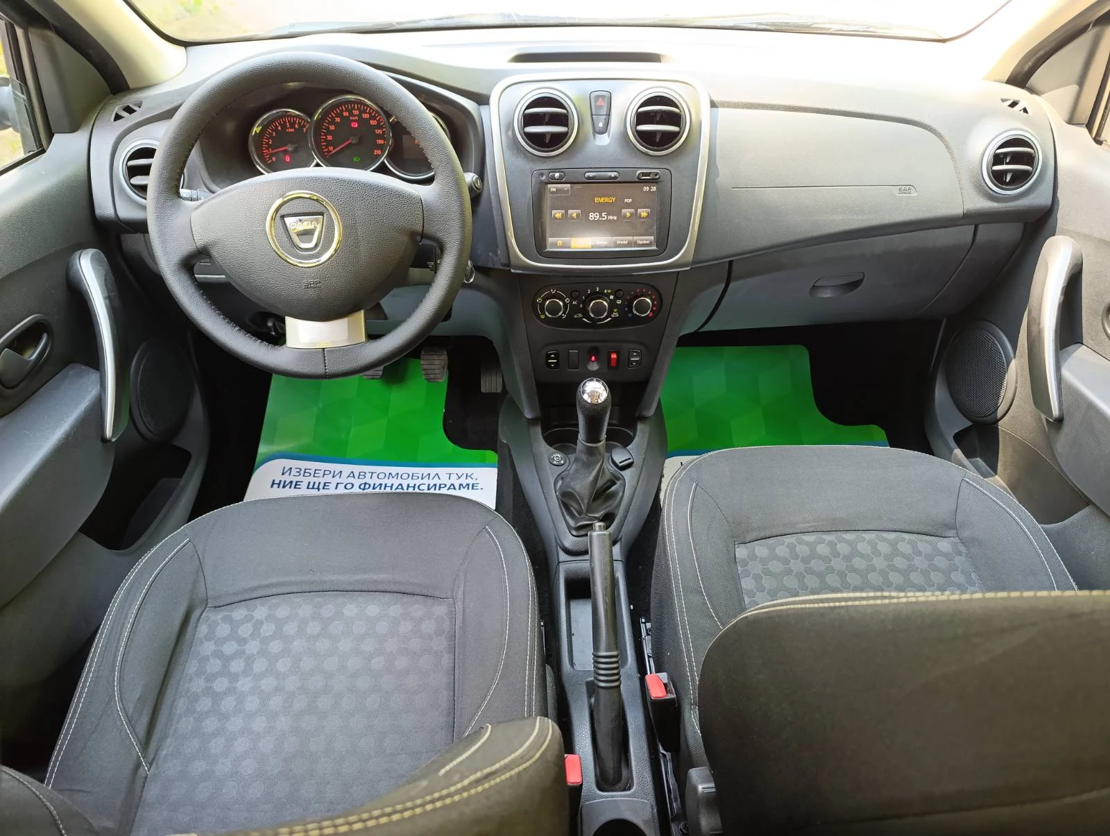 Dacia Sandero 2013г. Газ/бензин, навигация, снимка 12 - Автомобили и джипове - 54628499