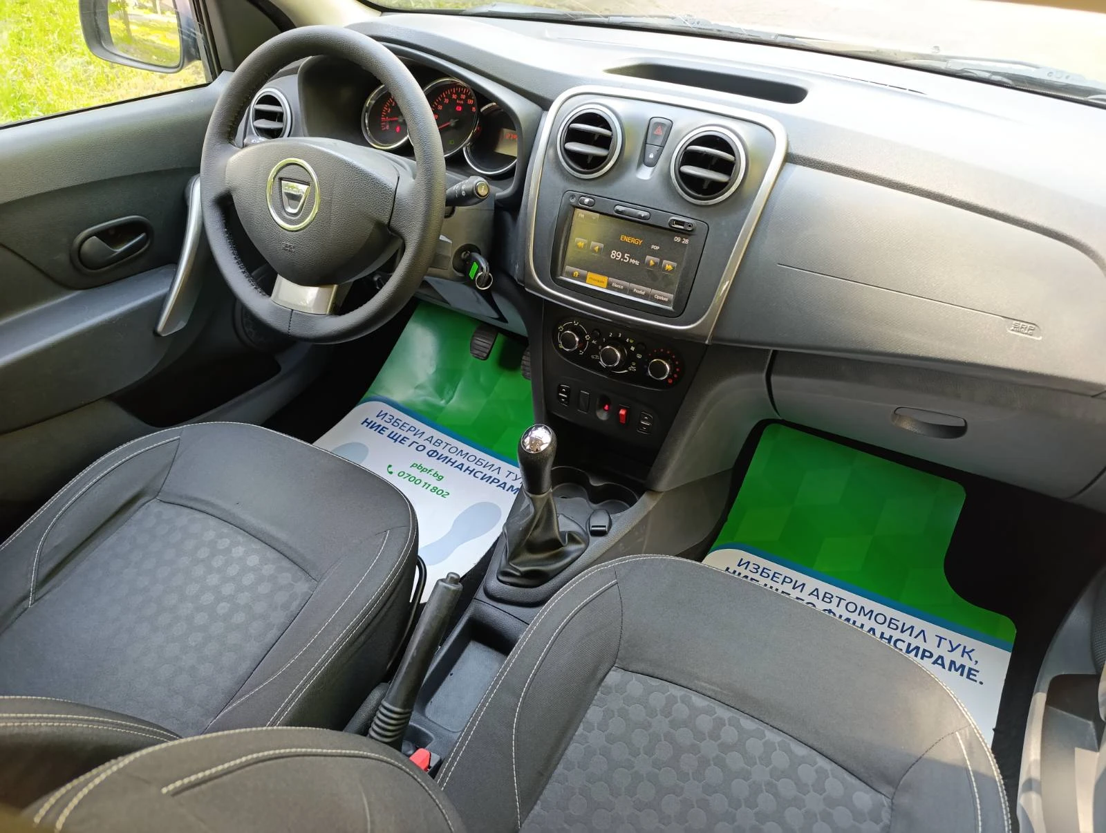 Dacia Sandero 2013г. Газ/бензин, навигация, снимка 13 - Автомобили и джипове - 54628499