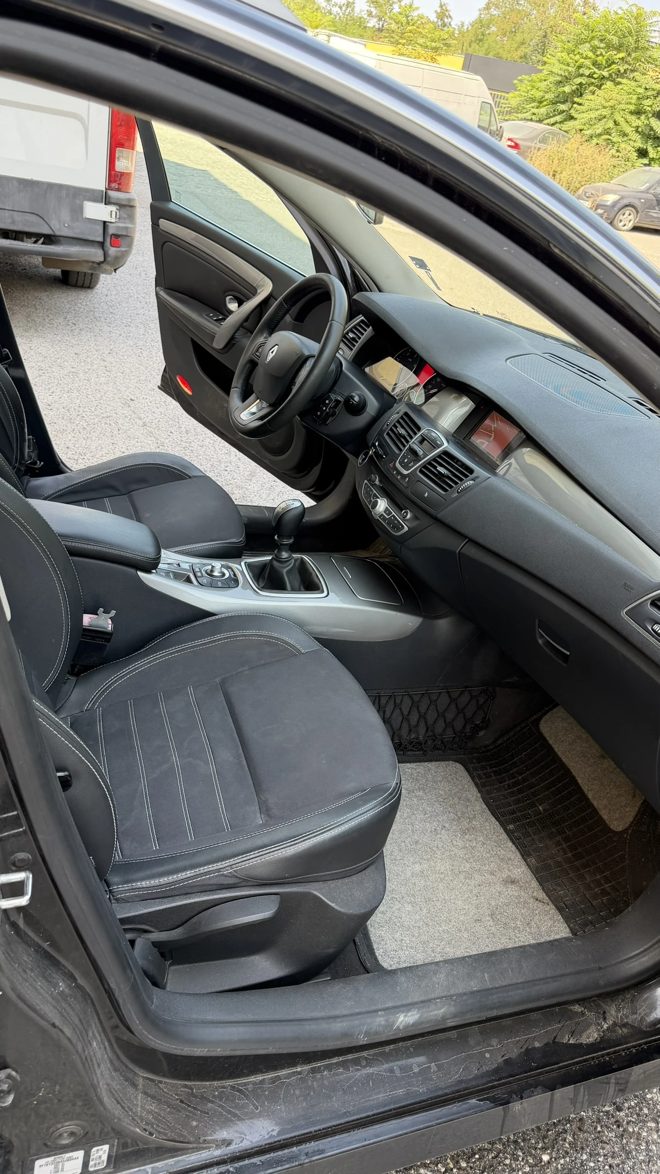 Renault Laguna 3 , 2.0 Дизел , Климатроник, снимка 10 - Автомобили и джипове - 55887558
