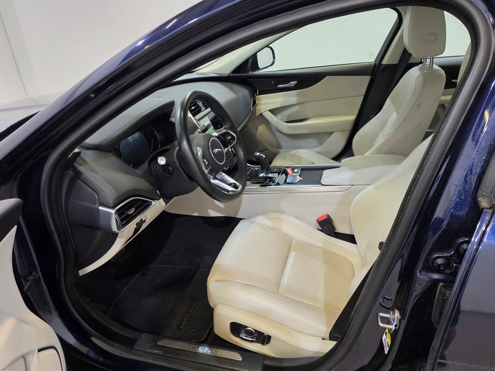 Jaguar XE LED-Xenon Navi-Pro Leather KeylessGo Camera 360 | Mobile.bg � ����������� 13