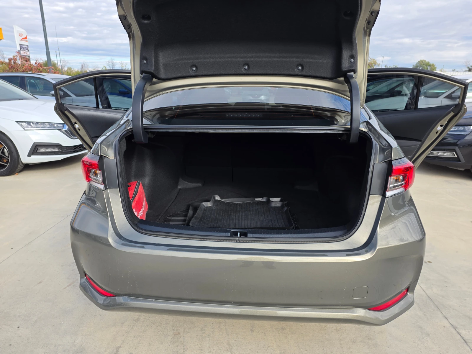 Toyota Corolla 1, 8-HYBRID A/T 122�� | Mobile.bg � ����������� 11