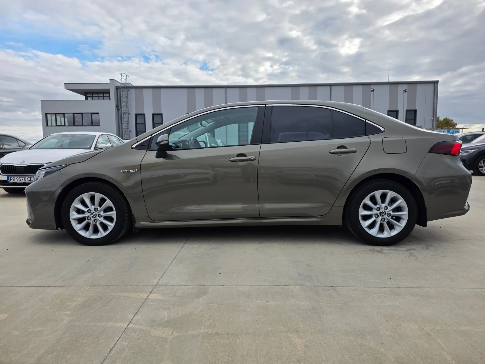 Toyota Corolla 1, 8-HYBRID A/T 122�� | Mobile.bg � ����������� 2