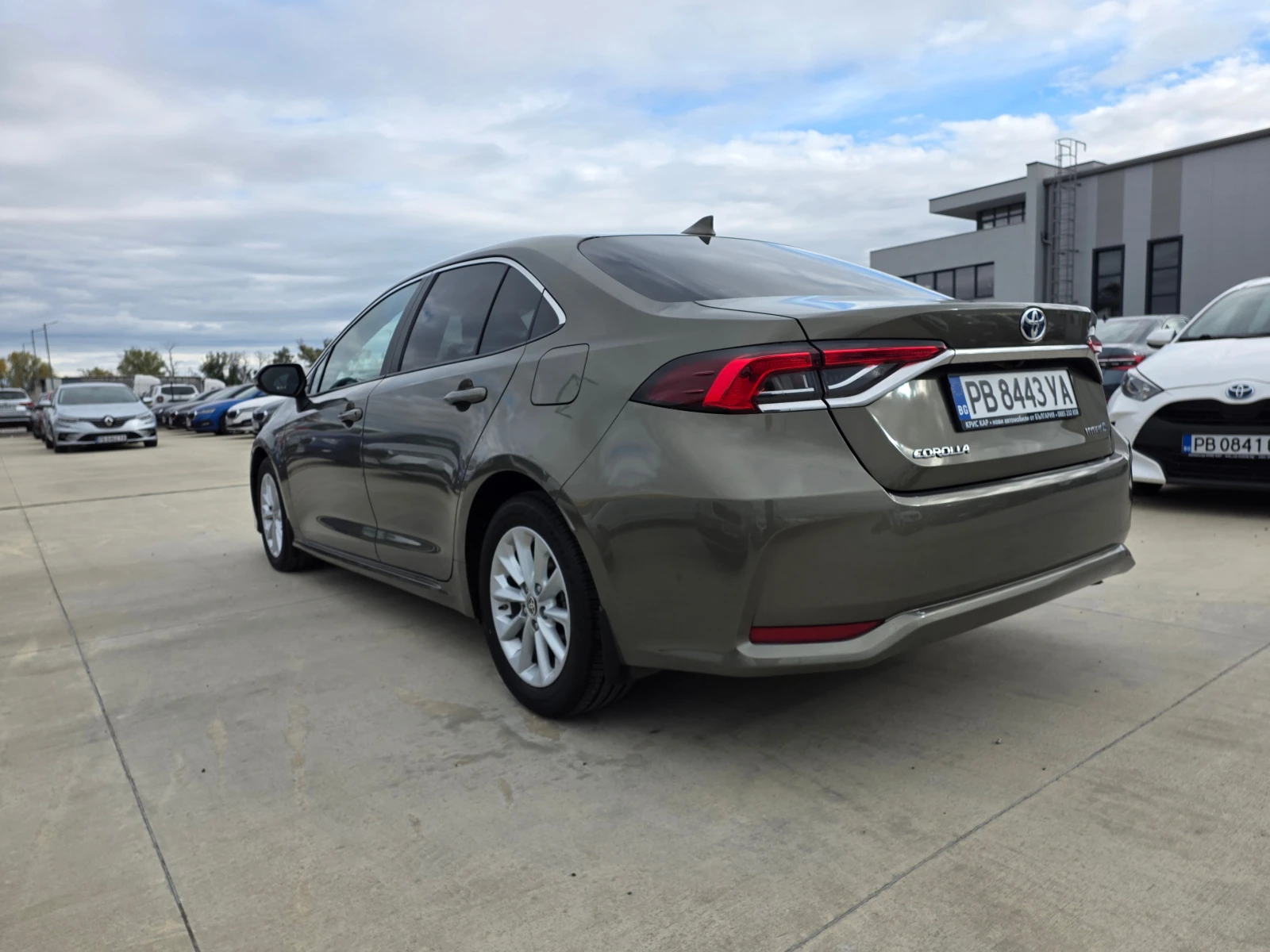 Toyota Corolla 1, 8-HYBRID A/T 122�� | Mobile.bg � ����������� 3
