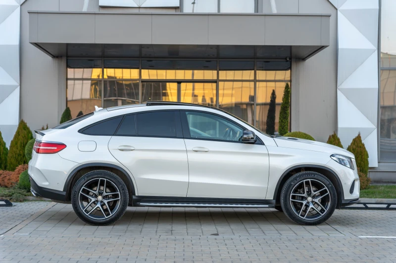 Mercedes-Benz GLE 350 AMG Panorama Distronic 360 камери Airmatic, снимка 4 - Автомобили и джипове - 48412559