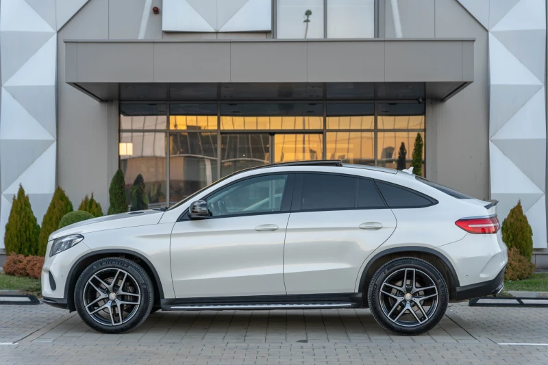 Mercedes-Benz GLE 350 AMG Panorama Distronic 360 камери Airmatic, снимка 5 - Автомобили и джипове - 48412559