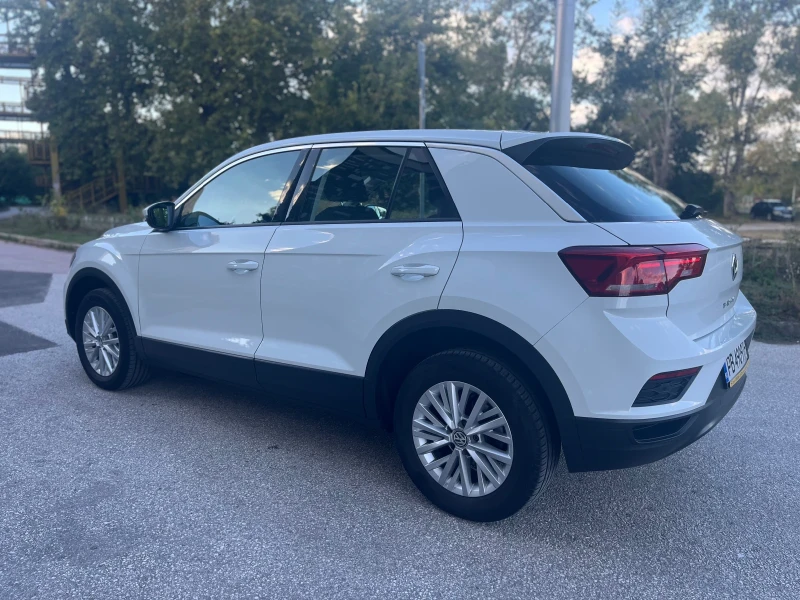 VW T-Roc 1.6 дизел Full екстри Park pilot 6 скорости, снимка 5 - Автомобили и джипове - 52020128