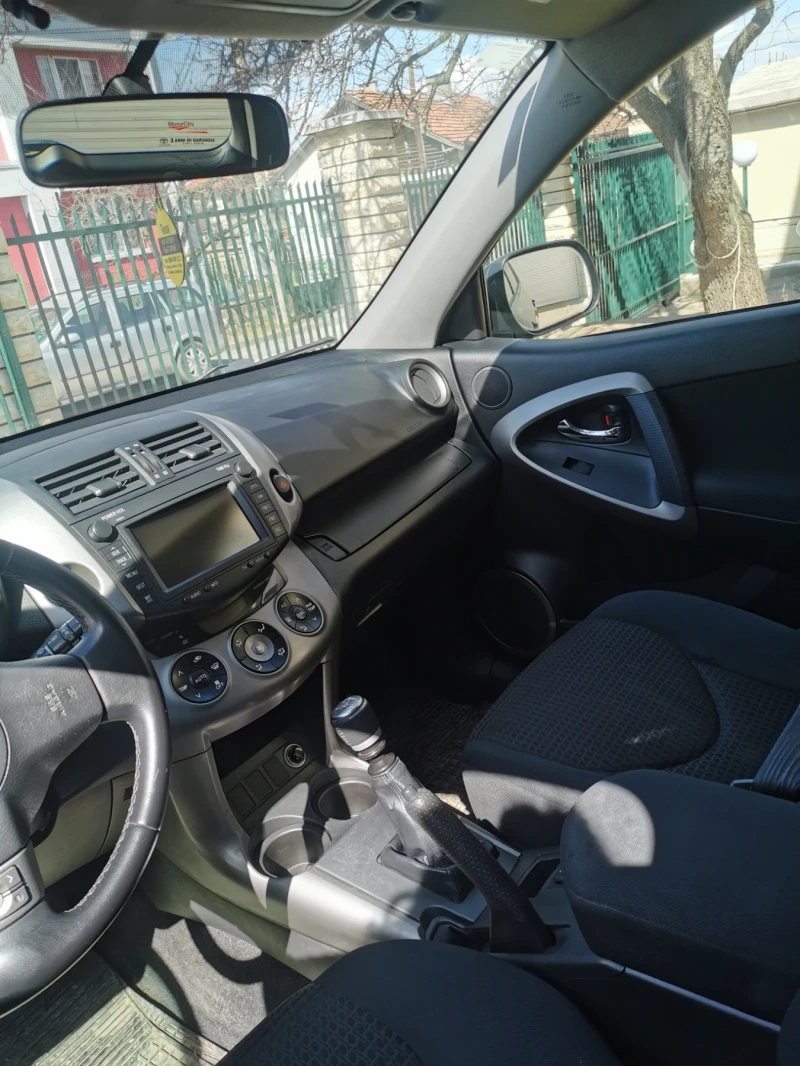 Toyota Rav4 2.2 D4D, снимка 8 - Автомобили и джипове - 53260740