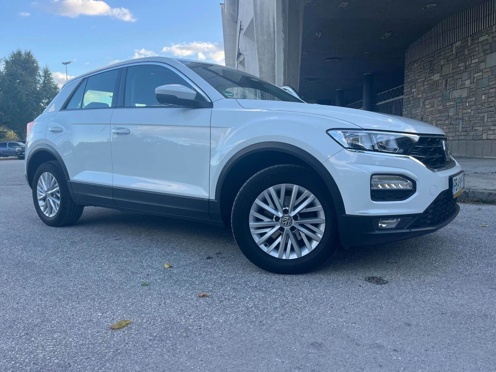 VW T-Roc 1.6 дизел Full екстри Park pilot 6 скорости - изображение 2