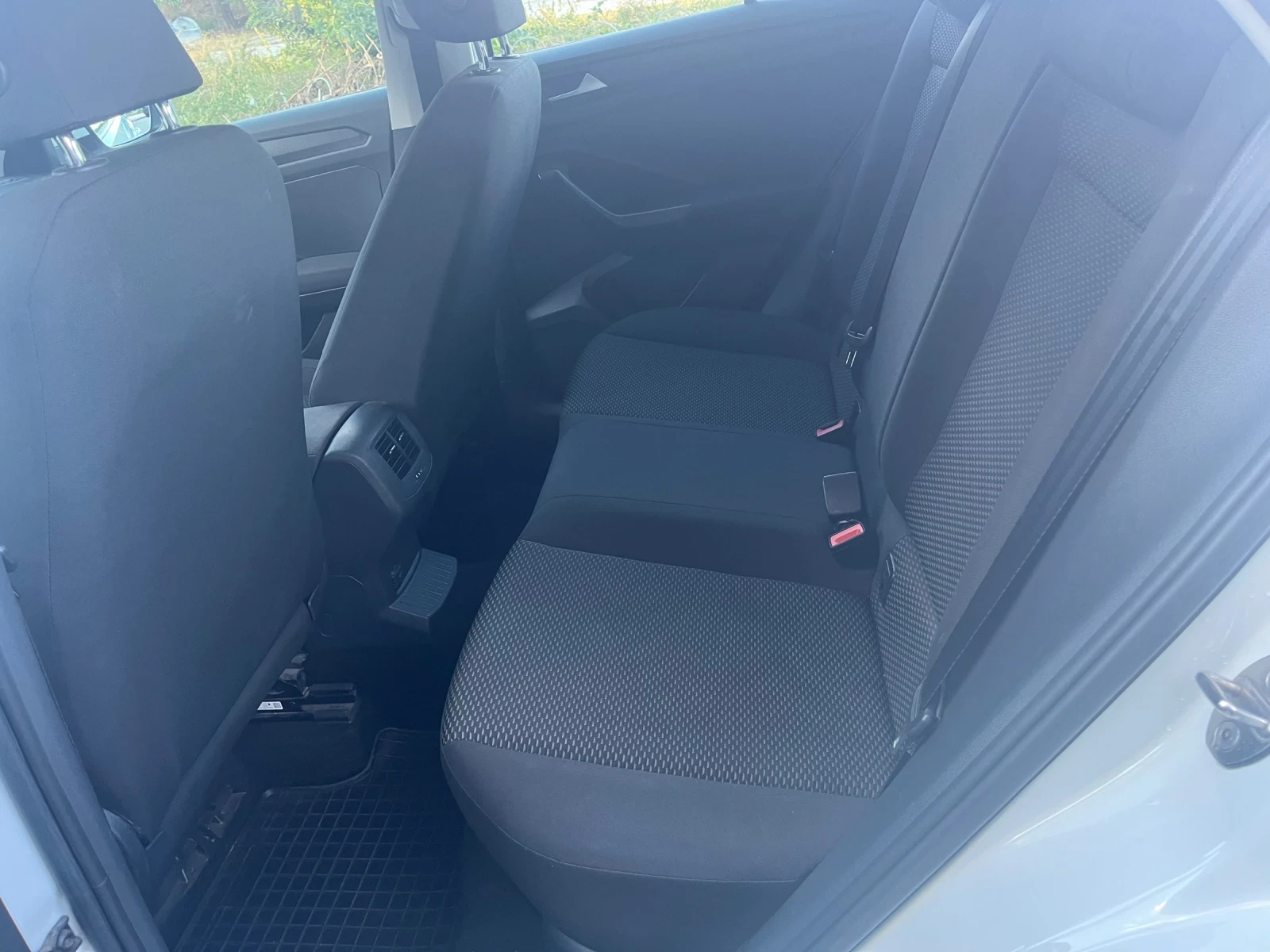 VW T-Roc 1.6 дизел Full екстри Park pilot 6 скорости - изображение 9