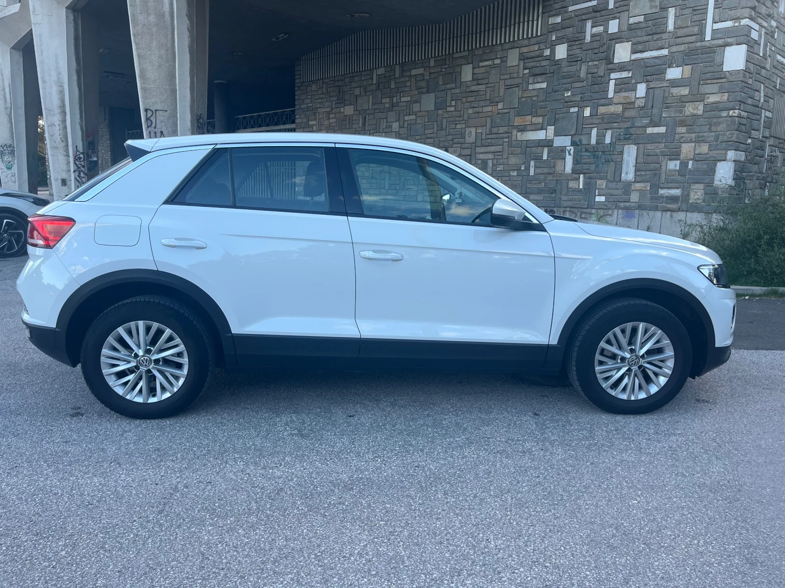 VW T-Roc 1.6 дизел Full екстри Park pilot 6 скорости - изображение 8