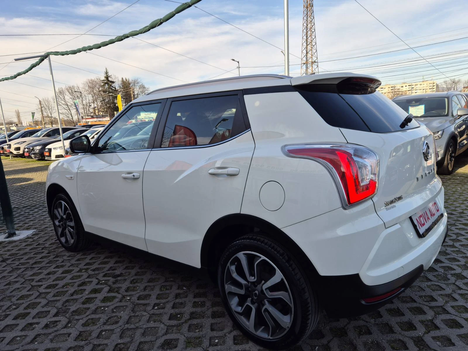 SsangYong Tivoli 1.6D-116кс-AUTOMATIC-180000км-СУПЕР СЪСТОЯНИЕ, снимка 2 - Автомобили и джипове - 53786261