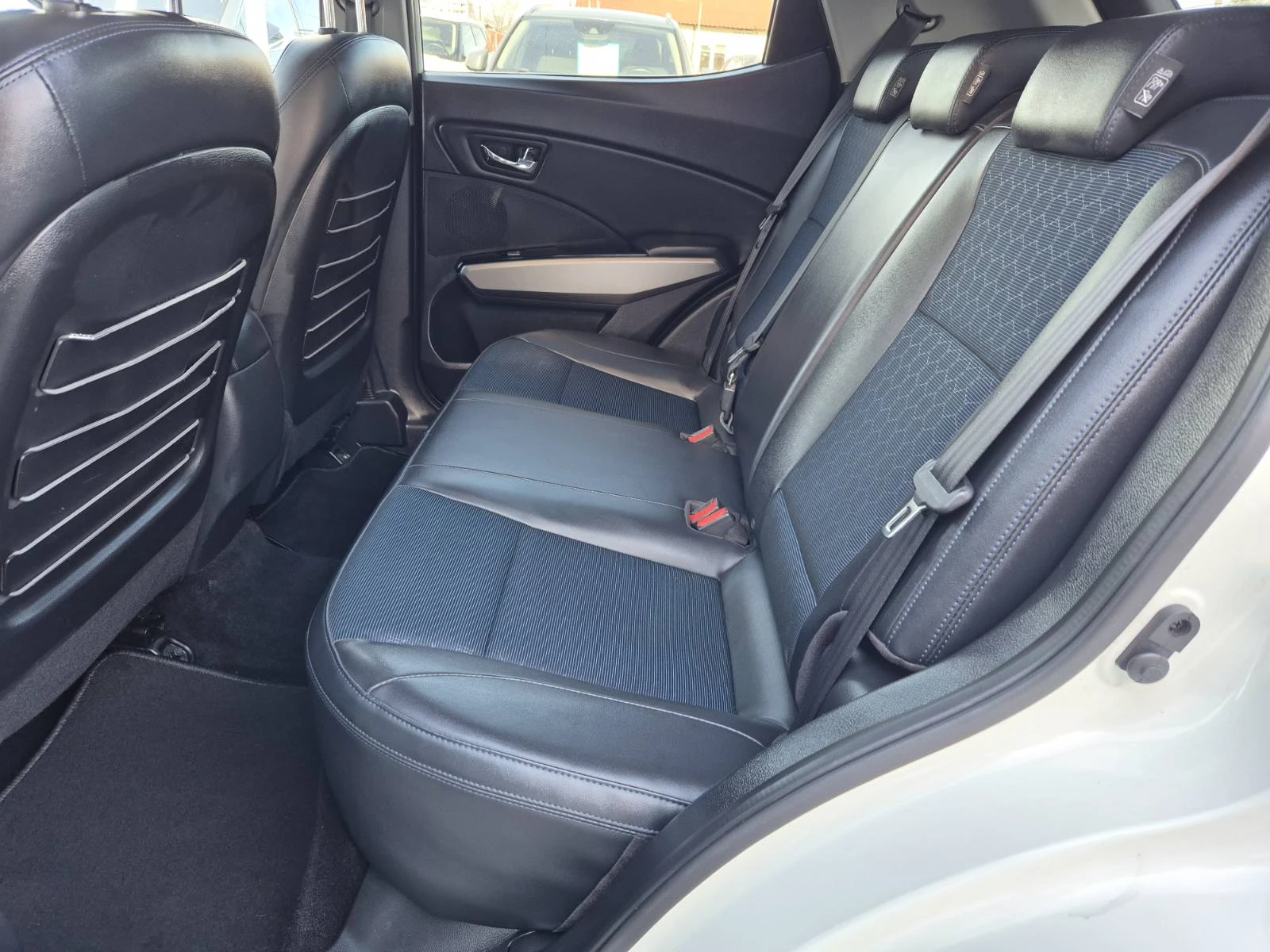 SsangYong Tivoli 1.6D-116кс-AUTOMATIC-180000км-СУПЕР СЪСТОЯНИЕ, снимка 15 - Автомобили и джипове - 53786261