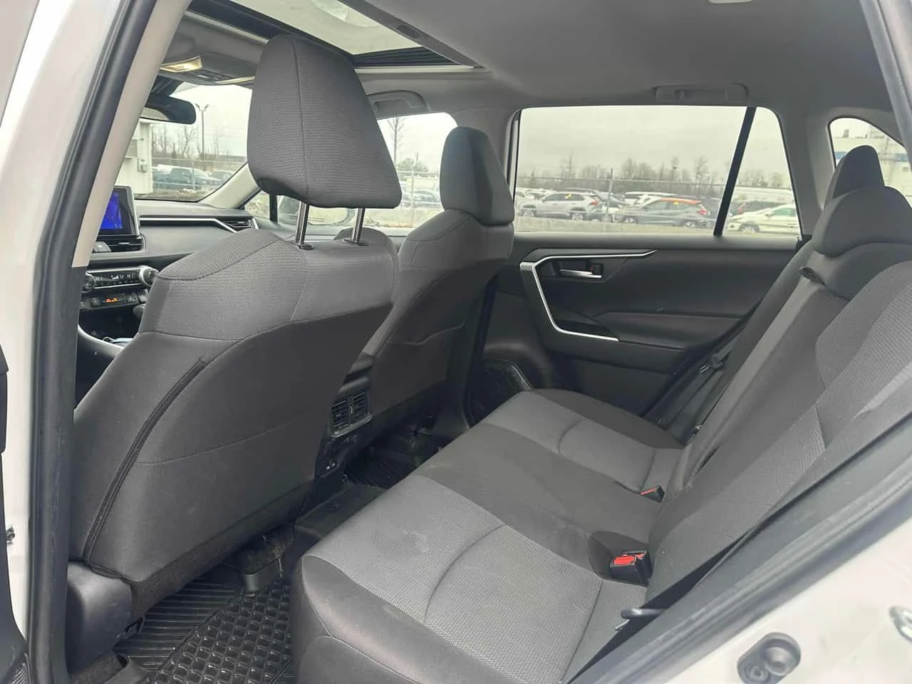 Toyota Rav4  XLE/ CAMERA / ПОДГРЕВИ, снимка 13 - Автомобили и джипове - 54072340