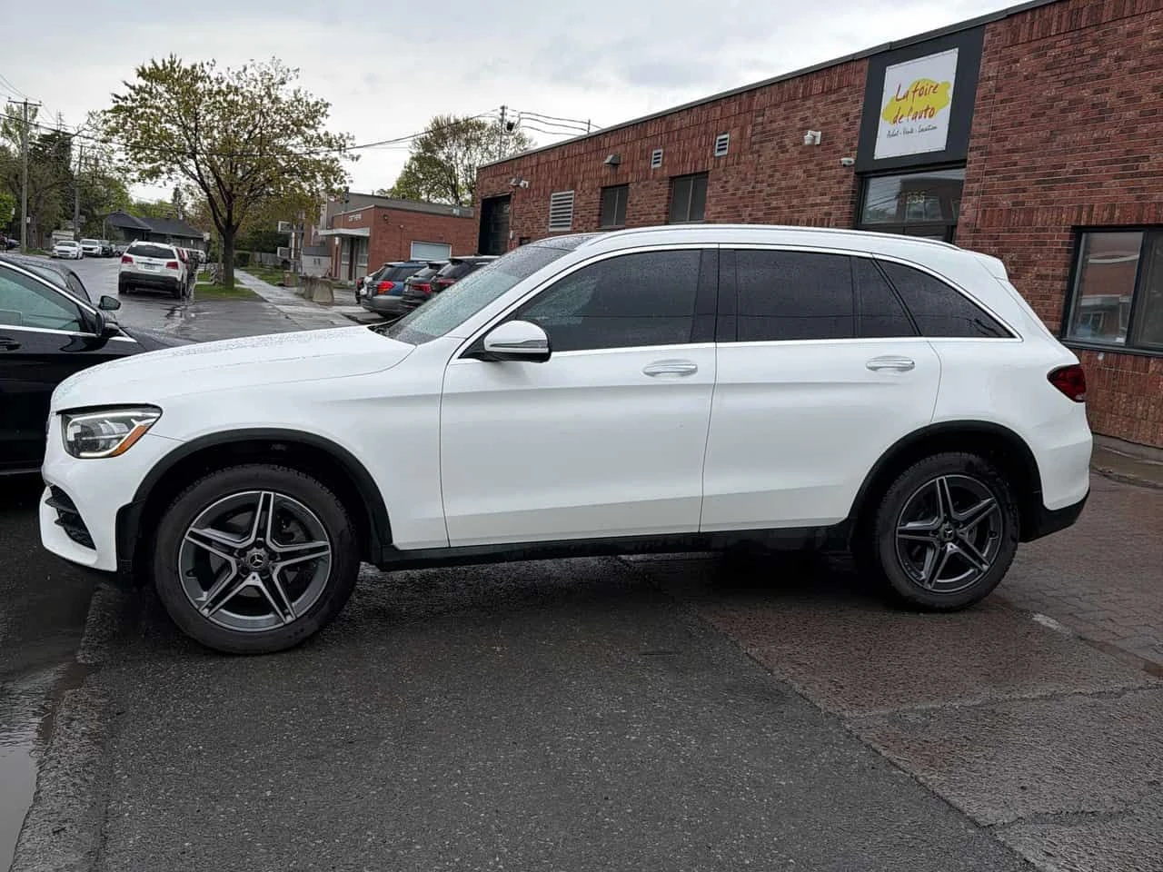Mercedes-Benz GLC 300 * CARFAX * 2 КЛЮЧА * KEYLESS * ПОДГРЕВ, снимка 2 - Автомобили и джипове - 54598742
