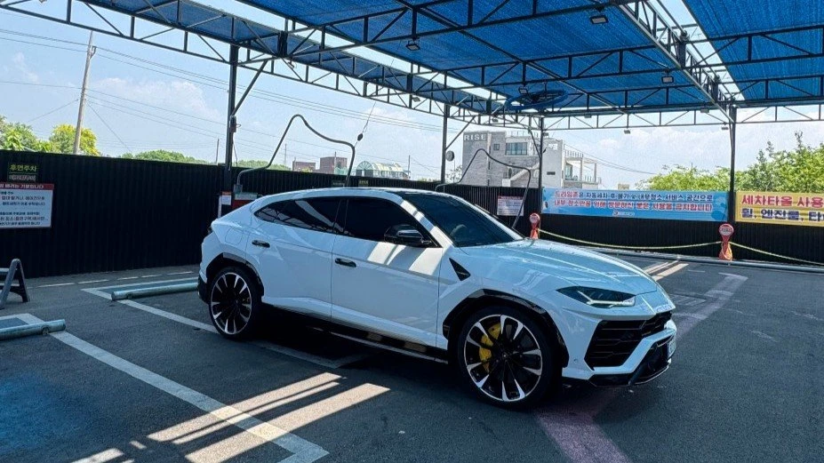 Lamborghini Urus KEYLESS* ЕЛ. БАГАЖНИК* КРАЙНА ЦЕНА, снимка 5 - Автомобили и джипове - 55336493