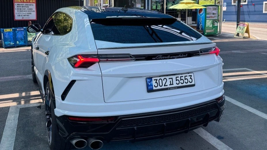 Lamborghini Urus KEYLESS* ЕЛ. БАГАЖНИК* КРАЙНА ЦЕНА, снимка 8 - Автомобили и джипове - 55336493