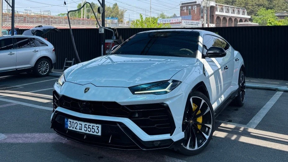 Lamborghini Urus KEYLESS* ЕЛ. БАГАЖНИК* КРАЙНА ЦЕНА, снимка 2 - Автомобили и джипове - 55336493