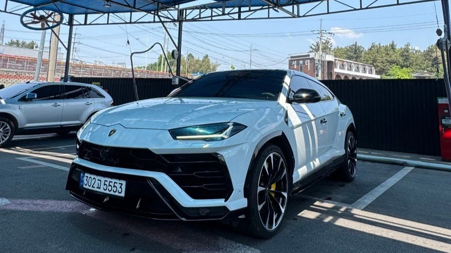 Lamborghini Urus KEYLESS* ЕЛ. БАГАЖНИК* КРАЙНА ЦЕНА, снимка 4 - Автомобили и джипове - 55336493