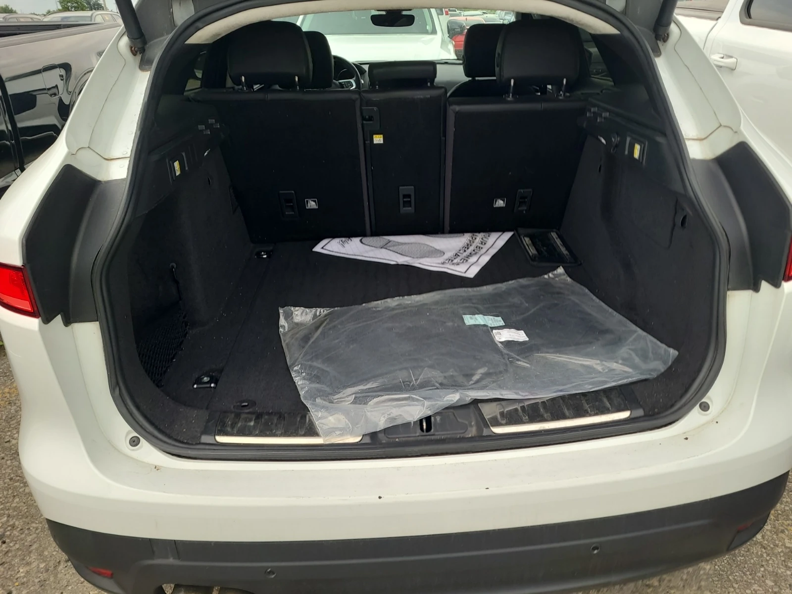 Jaguar F-PACE PRESTIGE AWD* ПОДГРЕВ* MERIDIAN* КАМЕРА* ПАНО, снимка 6 - Автомобили и джипове - 55448863