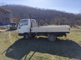 Nissan Capstar Бордови , снимка 9