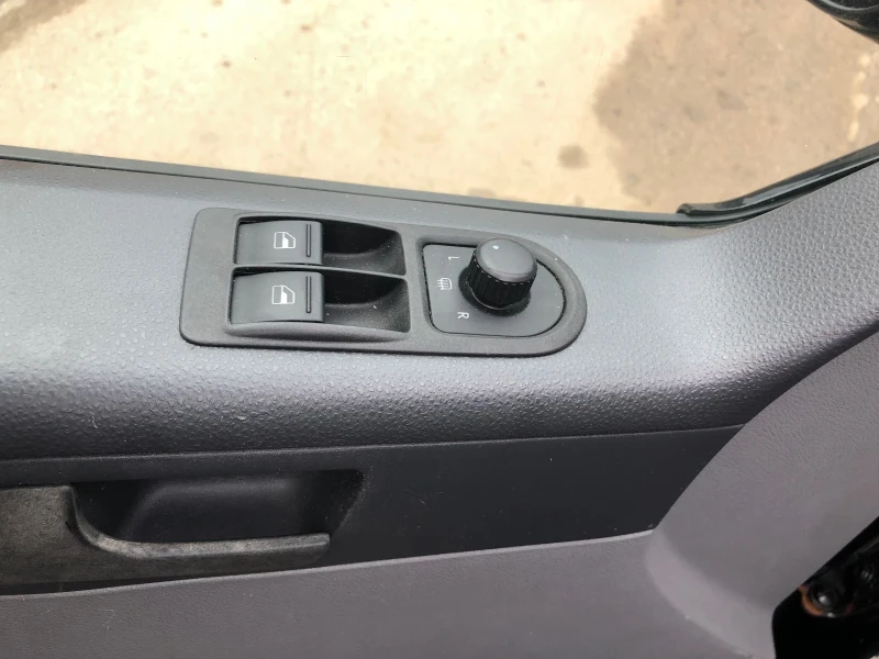 VW Transporter 1.9 TDI 86к.с. Климатик., снимка 14 - Бусове и автобуси - 53026051