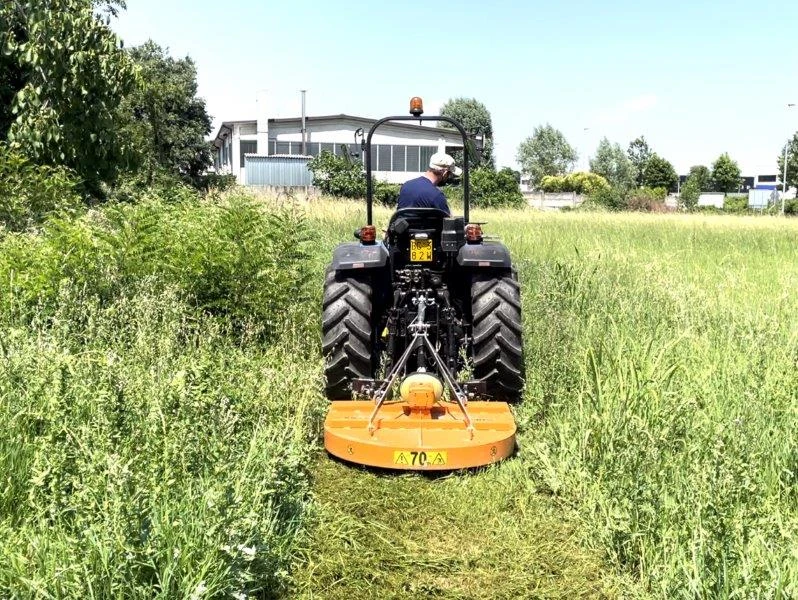 Сенокосачка Друга марка Роторна косачка марка Deleks модел Buggy 120 C, снимка 6 - Селскостопанска техника - 48186287