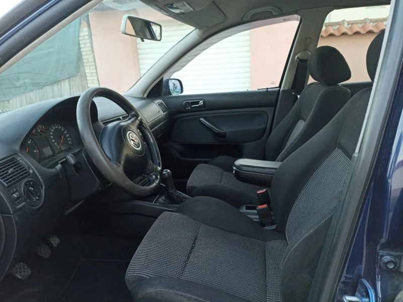 VW Golf 1.9  дизел, снимка 8 - Автомобили и джипове - 47728363