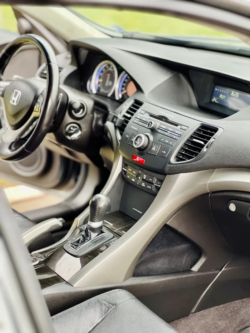 Honda Accord 2.4 Executive, снимка 12 - Автомобили и джипове - 53483376